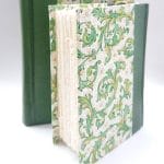 Il taccuino dello scrittore in carta a mano Amalfi e copertina in carta fiorentina verde.