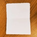 Partecipazione in carta fatta a mano con cartoncino pieghevole avorio. Misura 13x8