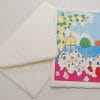 Cartolina pieghevole in carta di Amalfi con illustrazione della città di Capri in stile della ceramica vietrese.
