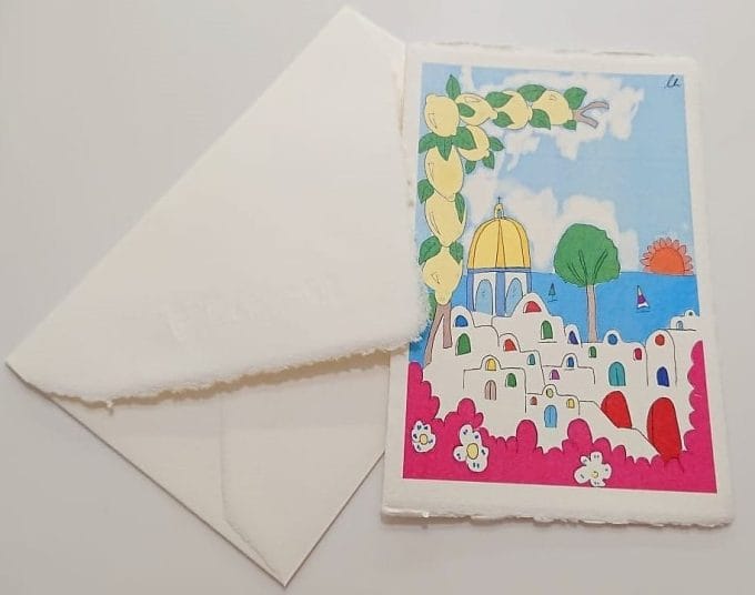 Cartolina pieghevole in carta di Amalfi con illustrazione della città di Capri in stile della ceramica vietrese.