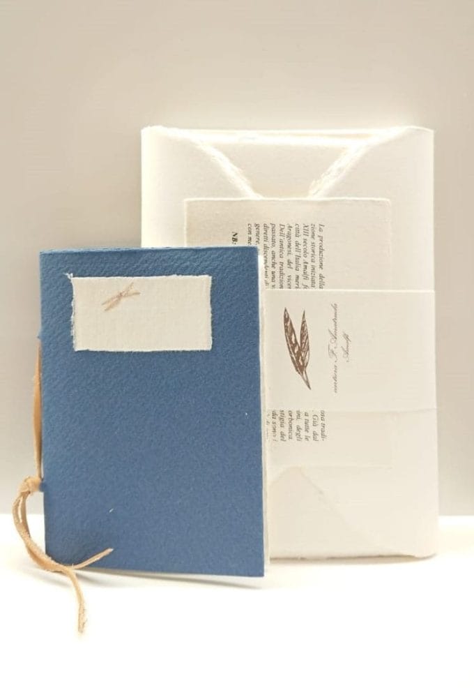 Gift box with notebook with blue Amalfi paper cover and a combination of envelopes and cards.