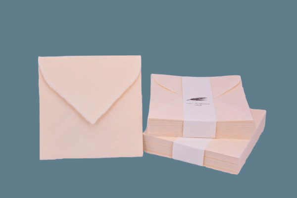 DB44 BUSTA QUADRATA AMALFI AVORIO ROSATO - PINK IVORY SQUARE ENVELOPE AMALFI MODEL15.5X15.5 BUSTA IN CARTA DI AMALFI, AVORIO ROSATO. MISURA 15X15