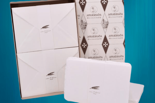 The Amalfi paper - Lo Scrigno di Santa Chiara A5 sheets and envelopes 16 x 23 in elegant gift box