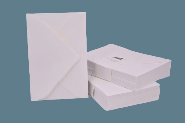 Busta avorio 12x18 Busta classica colore avorio in carta di Amalfi con filigrana in Maiuscolo del nome della città di Amalfi