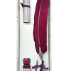 Penna con piuma rossa per uso calligrafico con inchiostro dello stesso colore