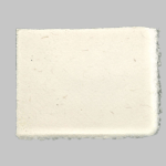Segnaposto semplice in carta di Amalfi colore avorio con paglia per ricevimento nuziale. Misura 11x9