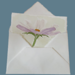 Partecipazione matrimonio in carta di Amalfi con fiori decorati ad acquerello. Per questo modello, in copertina è stato realizzato un fiore di Cosmea.