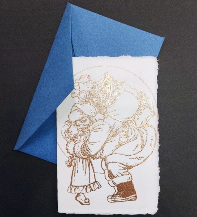 Folding Christmas cards made of Amalfi paper with "Santa Claus is coming to town" decor. The decoration is made with handmade gilding.