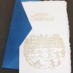 Biglietti in carta di Amalfi con decoro di un paesaggio natalizio realizzato con dorature a rilievo fatte a mano da Lo Scrigno di Santa Chiara