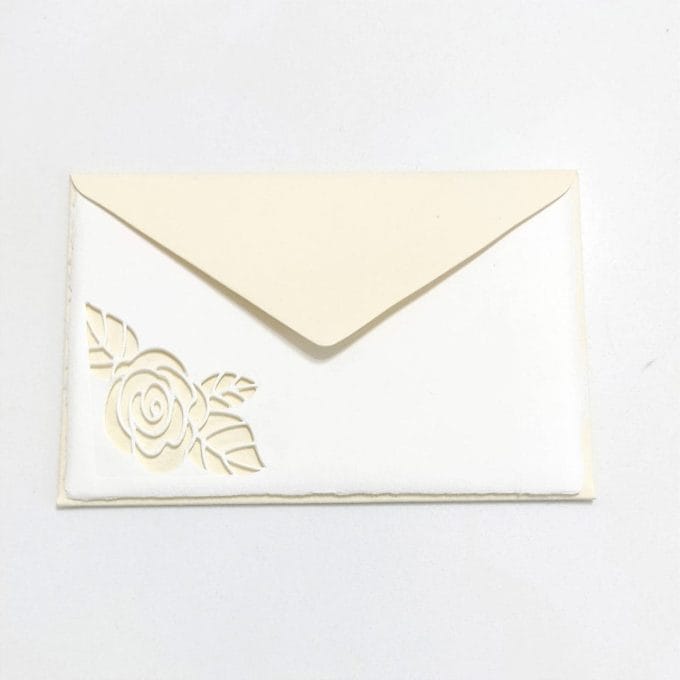 Folding cards with perforated rose and envelope in yellow Amalfi paper. Envelope size 14*9 cm. Card size: 13*8 cm.