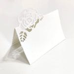 Place card for a wedding with the decoration of an openwork rose in Amalfi paper. The decoration is made exclusively by the artistic workshop Lo Scrigno di Santa Chiara.