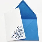 Partecipazioni in carta di Amalfi traforata secondo tecniche artigianali. Il decoro in copertina è ispirato alla farfalla. Dimensione partecipazione: 11,5 x 17,5 cm.