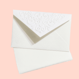 BIglietti e buste decorate con rilievi in stile fiorentino. Utili per occasioni speciali e come elegante segnaposto per i tavoli del matrimonio