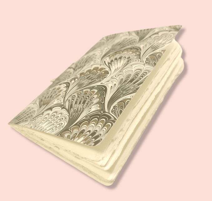 Quaderno in carta di Amalfi rilegato a mano per calligrafia.