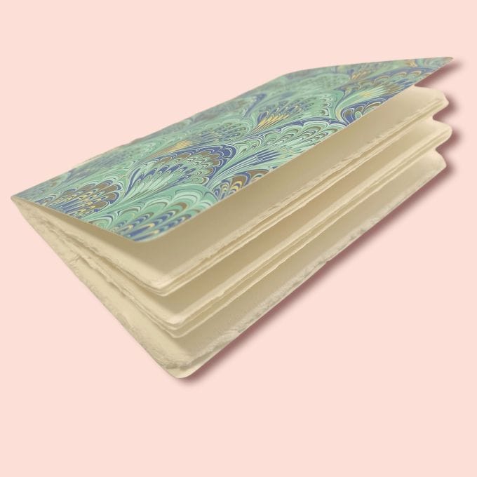 Quaderno in carta di Amalfi rilegato a mano per calligrafia.