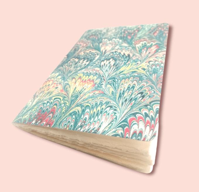 Quaderno in carta di Amalfi rilegato a mano per calligrafia.