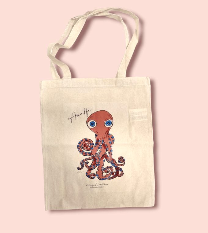 La tote bag in cotone 100% biologico con il decoro del polpo realizzato dalla bottega de Lo Scrigno di Santa Chiara