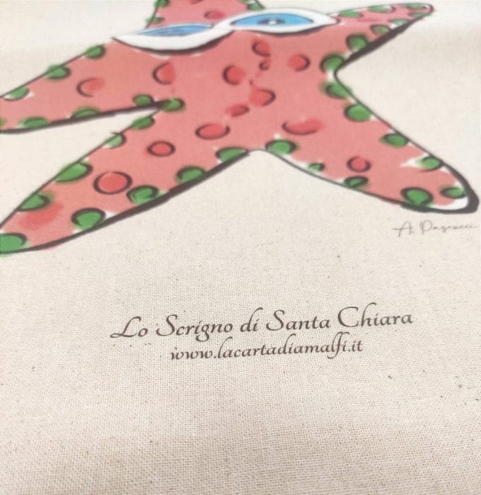 Shopper "The starfish" Close-up detail of the starfish.